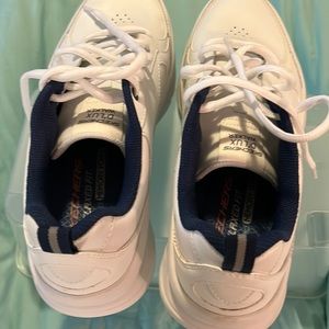 Brand new , never worn . Men’s Skechers D’LUX Walker white tennis shoes